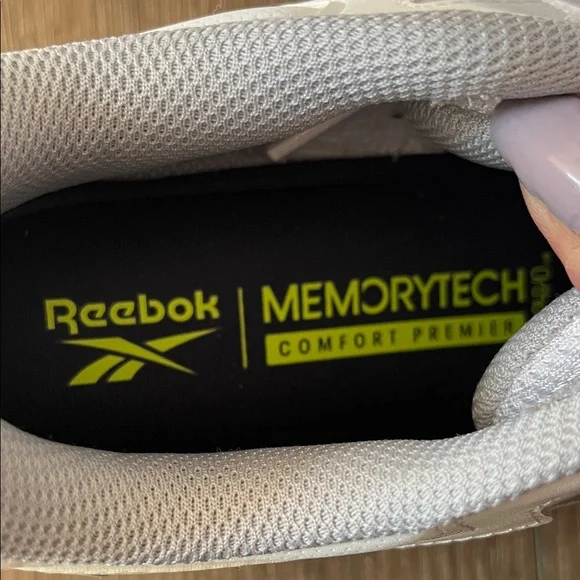 NWOB!! Reebok White and Light Gray Women's Sneakers. Memorytech Ortholite Insole - Picture 2 of 7